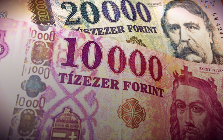 Csökkennek az egészség- és nyugdíjpénztári hozzájárulások közterhei
