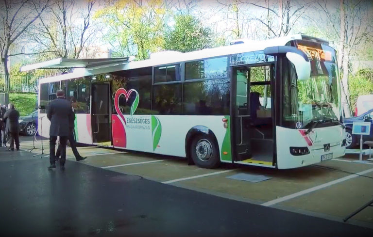 Elkészült az egészségügyi szűrőbusz-program első járműve