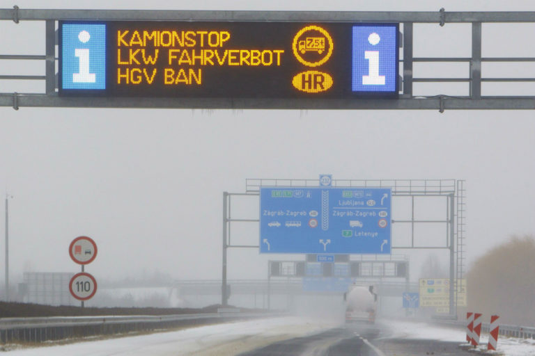 Havazás, hófúvás és csaknem száz baleset országszerte