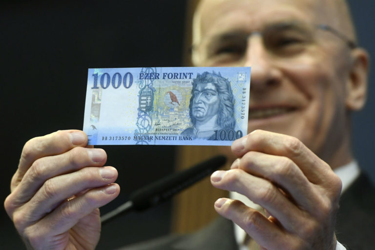 Kétezres? Nem, kék ezres: Az MNB bemutatta az új ezer forintos bankjegyet