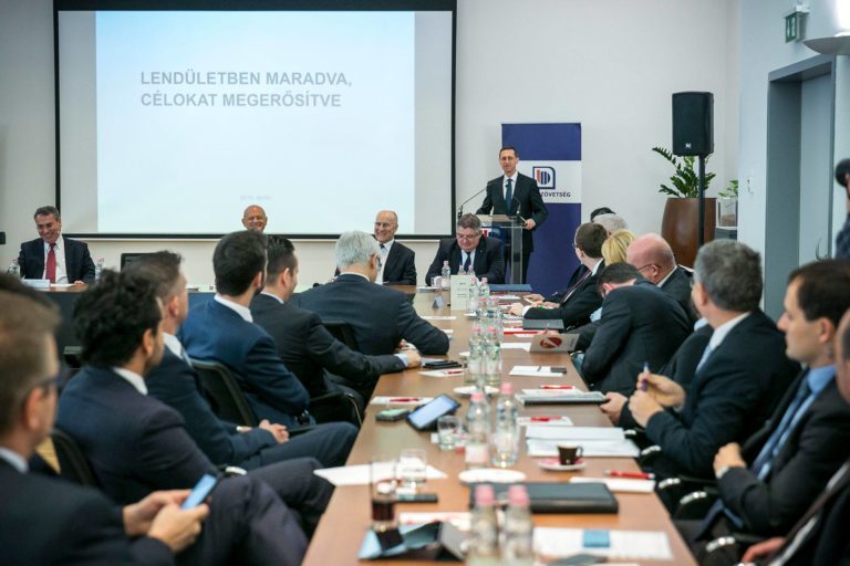 Varga Mihály: Változatlanok maradnak a gazdaságpolitikai célok