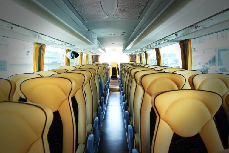 Lépett az NFM: Vizsgálat indul a buszos KGFB-díjak emelése miatt