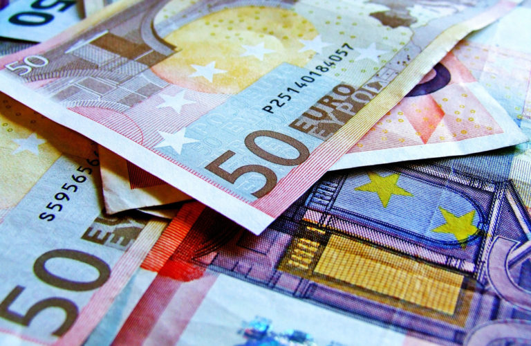 Változatlanul hagyta az EKB a három irányadó kamatlábat