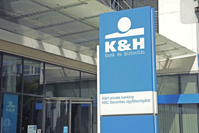 K&H: 2,6 tonna papírt spóroltak meg a biztosítottak, felére csökken az ügyintézési idő