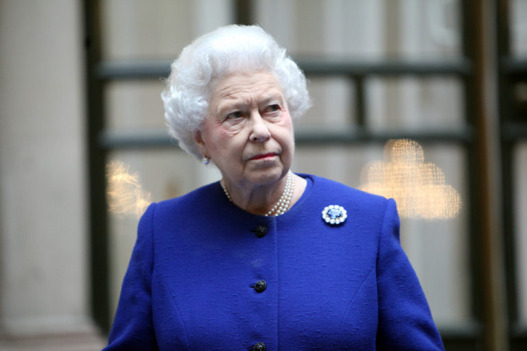 Azért Ő is fizeti adót: A brit uralkodó vagyona mintegy 533 millió fontra rúg