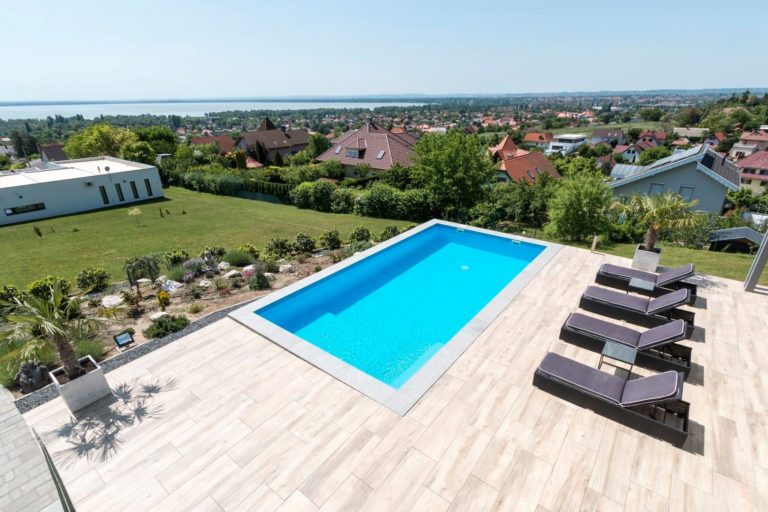 Duna House: Medencével vagy nélküle? – családi ház vásárlási tippek