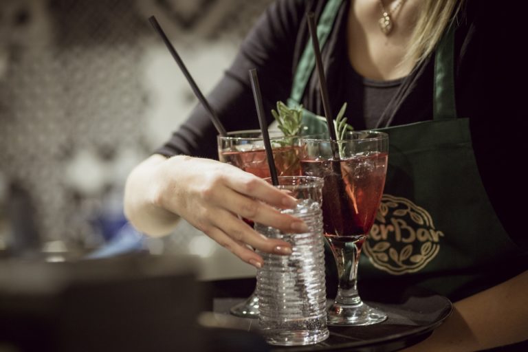 herBar: Megnyitott Budapest első fűszerbárja