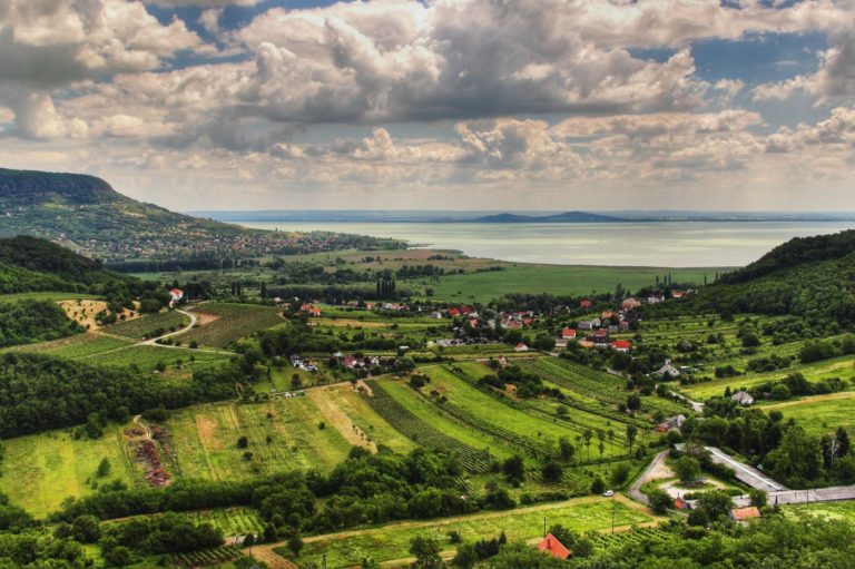 A magyarok fele belföldön, míg 12 százalékuk külföldön nyaralna