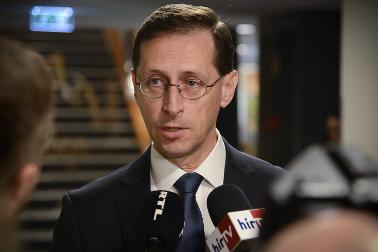 Varga Mihály: Öt újabb magyar cég hajt végre egészségipari beruházást