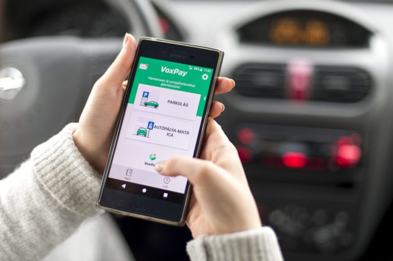 Kelendőek a 2019-es autópálya-matricák: már 23 ezret értékesítettek elővételben
