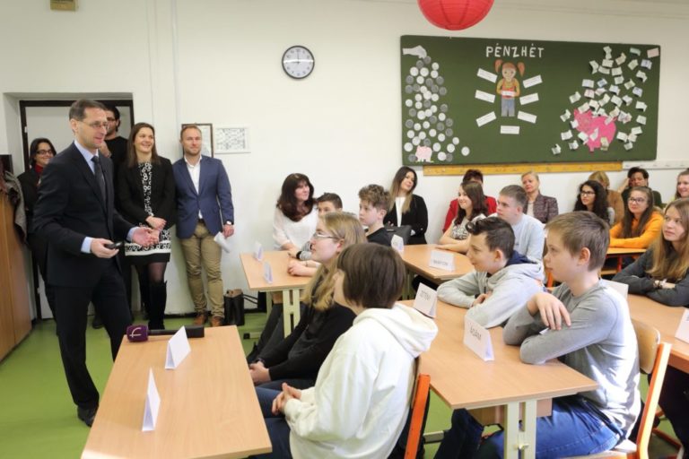 Pénz7: Még Varga Mihály is tartott órát a pénzügyi tudatosság jegyében
