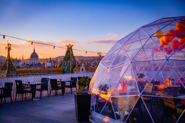 Trendi party helyszín: Buborékbár nyitott Budapest felett