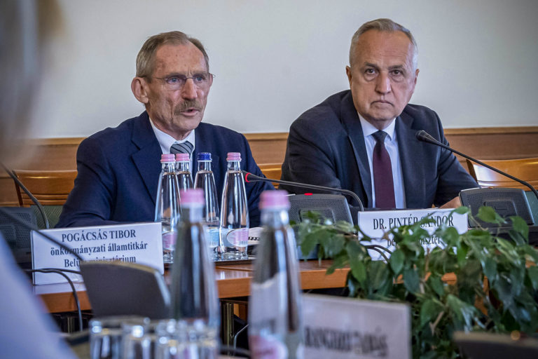 Pintér Sándor: Gyors és szakszerű volt a mentés a Hableány balesetét követően