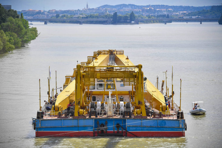 Már Budapesten van a Clark Ádám, közben két újabb holttest is előkerült