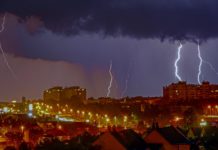 Riasztást adtak ki: Vasárnap országszerte várhatók zivatarok