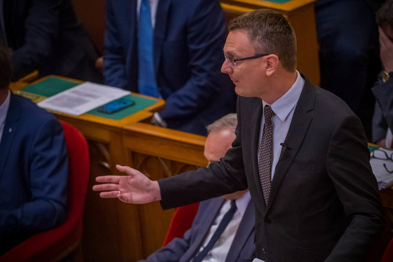 Rétvári Bence: A nyugdíjak megőrzik a vásárlóértéküket, 2,8 % növekedés várható