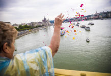 Elbúcsúztatták a Hableány legénységét