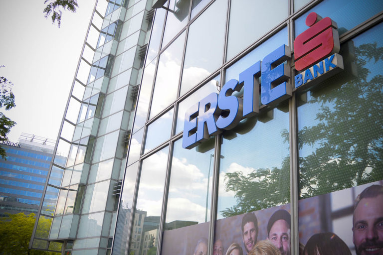 Erste Bank: Fokozatosan állítják vissza az informatikai rendszert