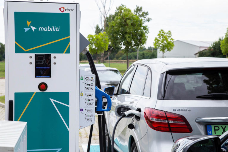 Változó mobilitási szokások: egyre több cég keresi az elektromos autókat