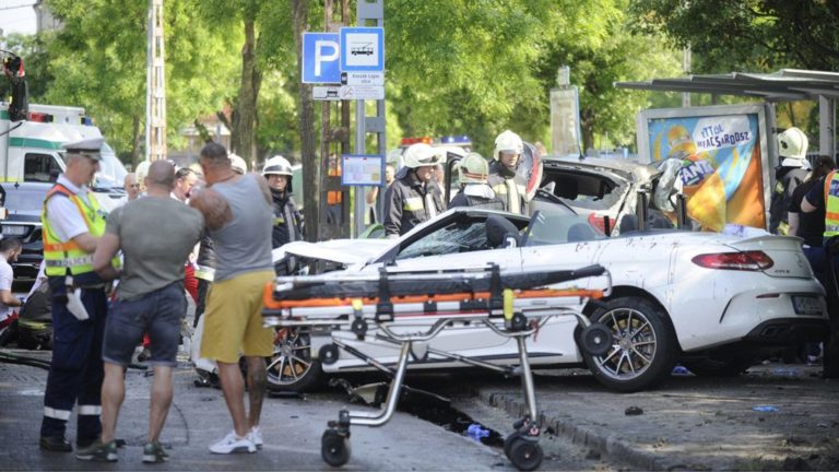 M. Richárd a Dózsa György úti baleset okozásakor magát flmezte a telefonjával