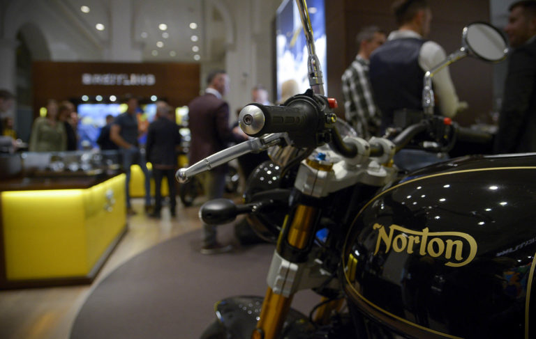 Breitling és Norton Motor Bemutató