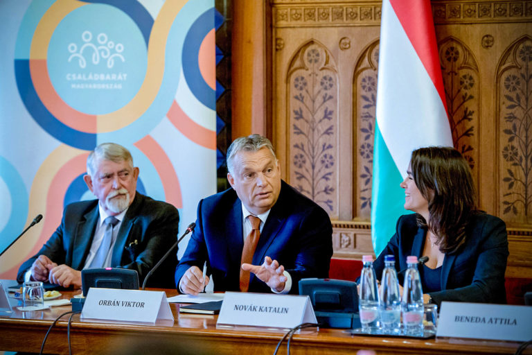 Orbán Viktor: Átlagosan 30 ezer forintot kapnak a nyugdíjasok novemberben