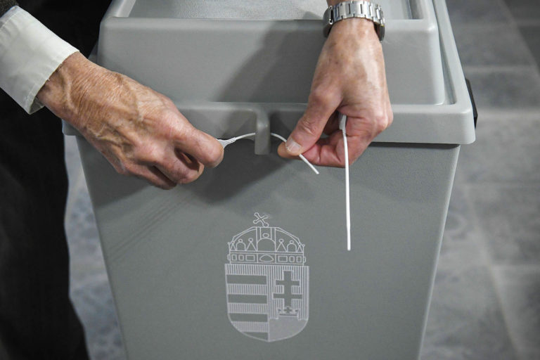 Kis pártok armageddonja: A választás vesztese biztosan leváltja az eddigi ellenzéket
