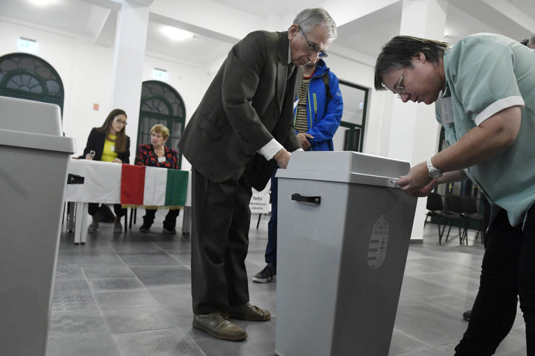 Aki rászorul, segítséget vehet igénybe a szavazáshoz