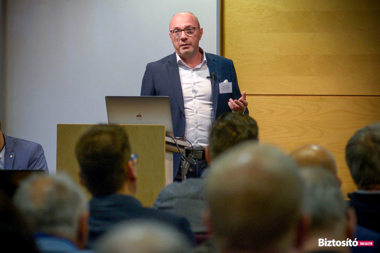 A biztosításközvetítők életében egyre nagyobb szerep jut az informatika különféle aspektusainak
