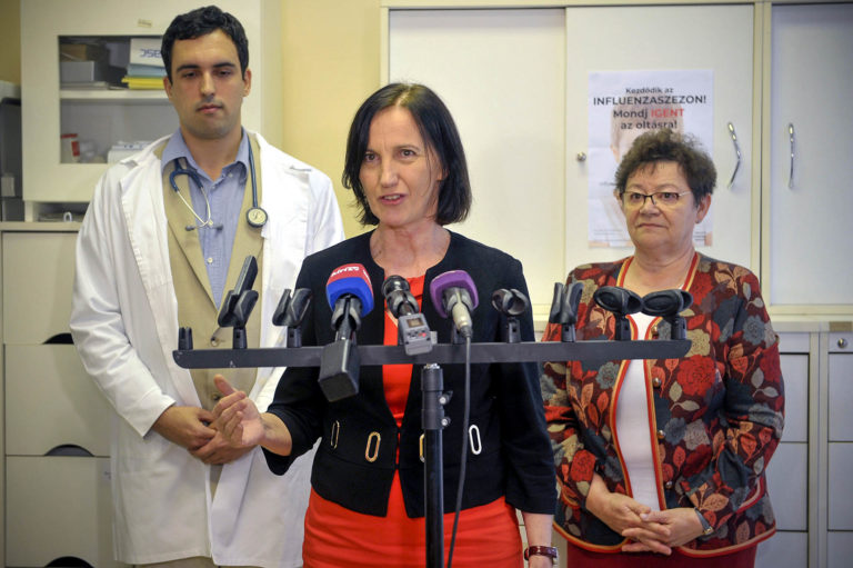 Horváth Ildikó: A jövő hét végén a patikákban az oltóanyag
