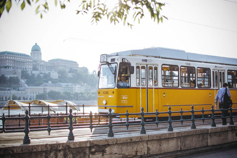 Halottak napja miatt a BKK sűríti járatait a temetőket érintő vonalakon