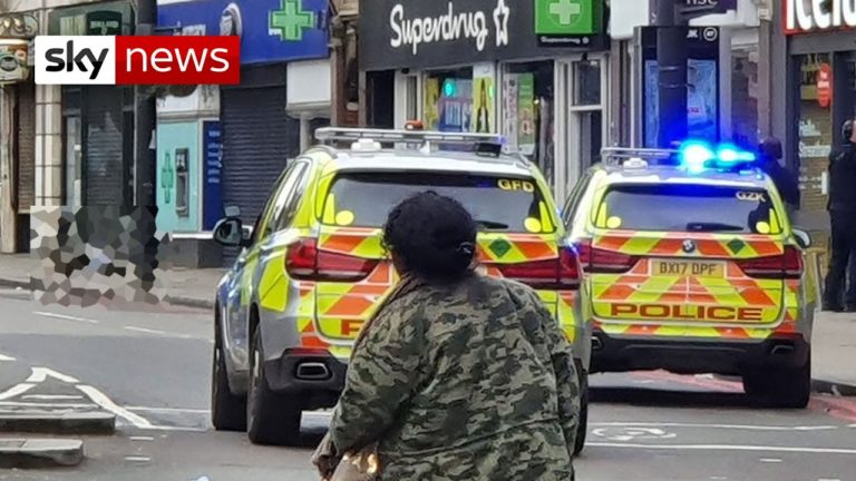 Késeléses támadás történt Londonban, a támadót lelőtték