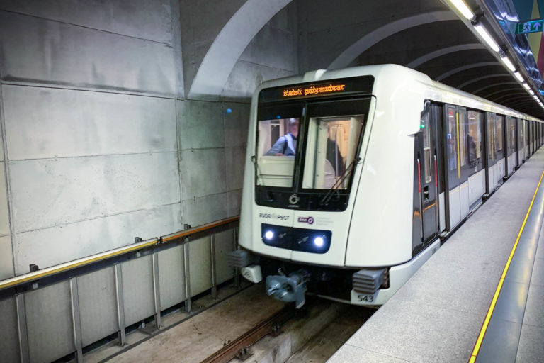 BKK: A metróban is elérhető az egylépéses jegyérvényesítés