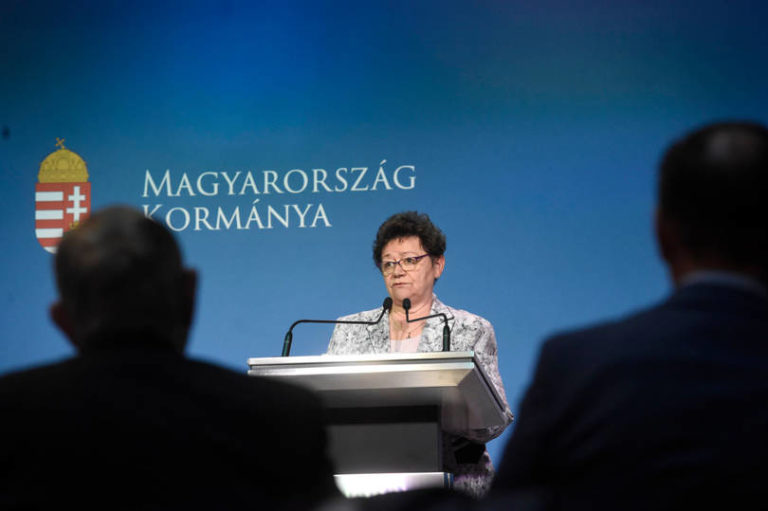 Beválhat-e a BCG-oltás a koronavírus ellen? – Operatív törzs szerdai sajtóösszefoglaló