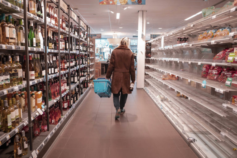 Nielsen elemzés: 57 milliárdot szórtunk el a boltokban egy hét alatt