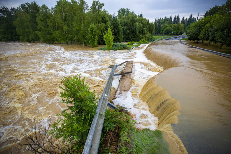Viharkárok: Több mint kétszázszor riasztották a tűzoltókat a szombati vihar miatt