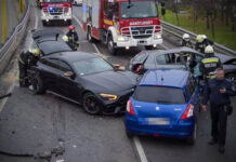 Három autó ütközött, lezárták a BAH csomópont felüljáróját