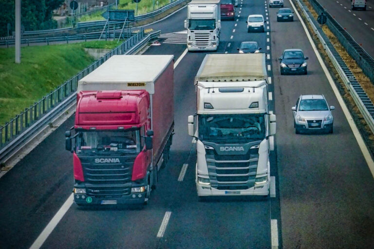 Nem fizetett: Letartóztatták az egymilliárd forint útdíjjal tartozó fuvarozócég működtetőjét