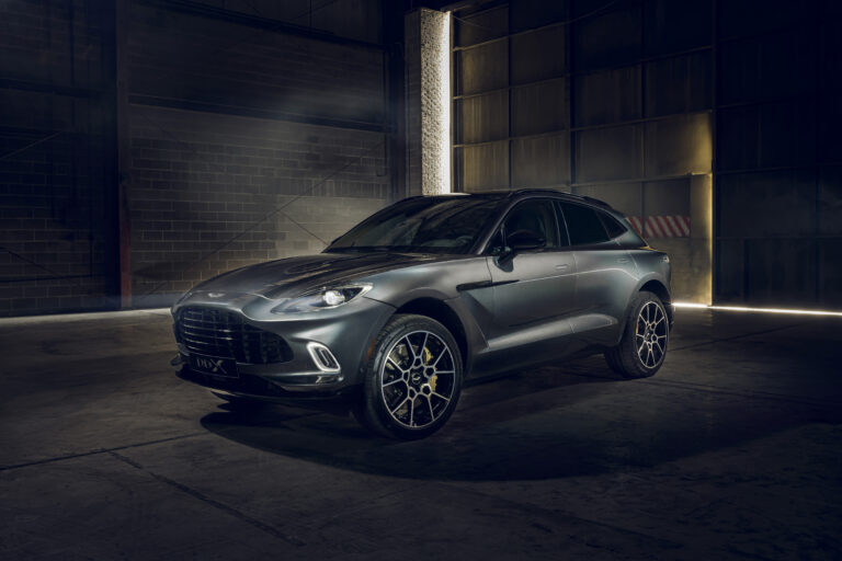 Díjat nyert az Aston Martin DBX hobbiterepjáró!