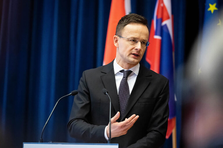 Szijjártó Péter méltatta a Bankszövetséggel folytatott együttműködést