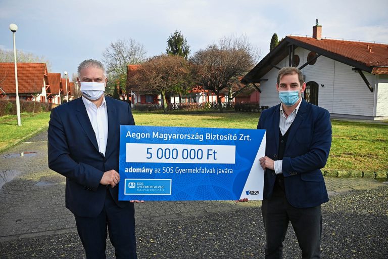 Az Aegon Biztosító digitális ügyintézéssel gyűjtött adományt az SOS Gyermekfalvaknak