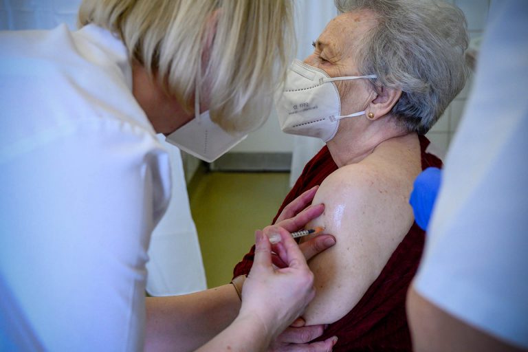 Belehúztunk az oltakozásba! 114 ezer ember kapott oltást egy nap alatt Magyarországon