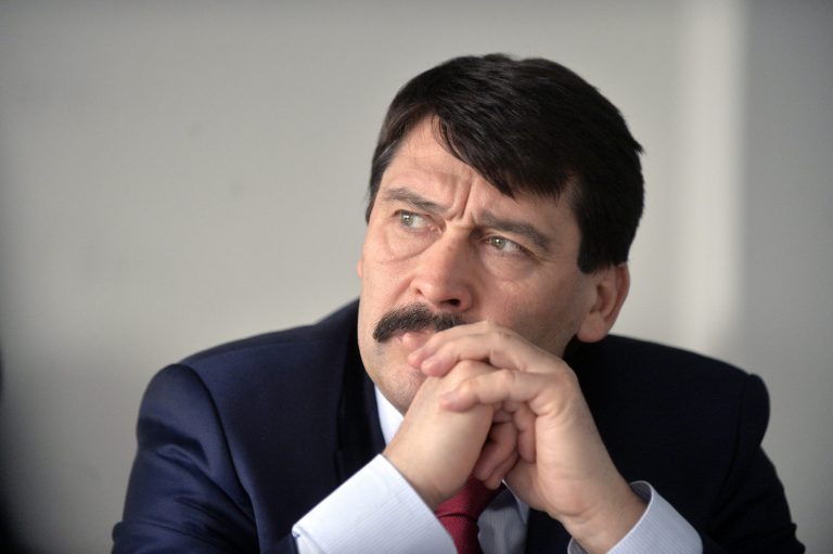 Áder János alapítványt hoz létre a koronavírus miatt árván marad gyermekek megsegítésére