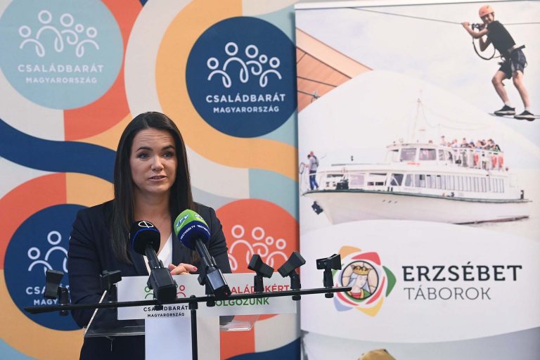 Novák Katalin: Öt százalékkal emelkedik a nyugdíj összege