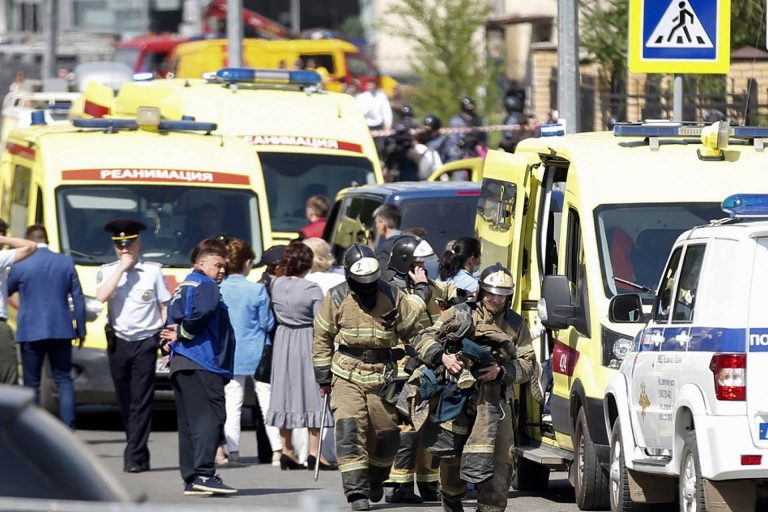 Vérfürdő: Gyerekeket mészároltak le egy iskolában, 8 halott 21 sebesült