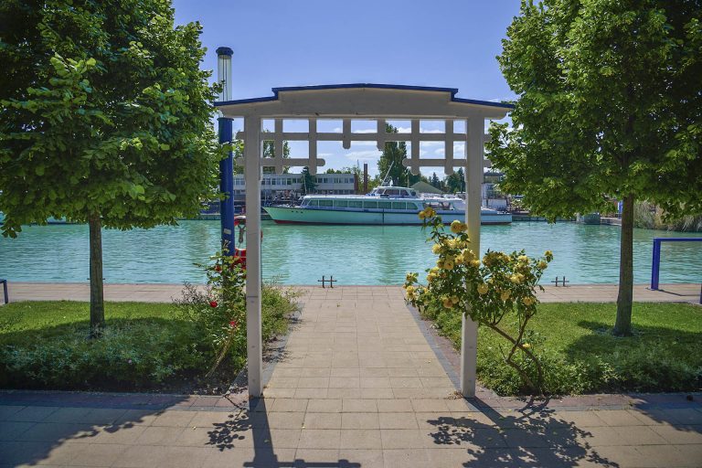 A Balatonon is megtorpant az ingatlanpiac, de áresés azért nem várható
