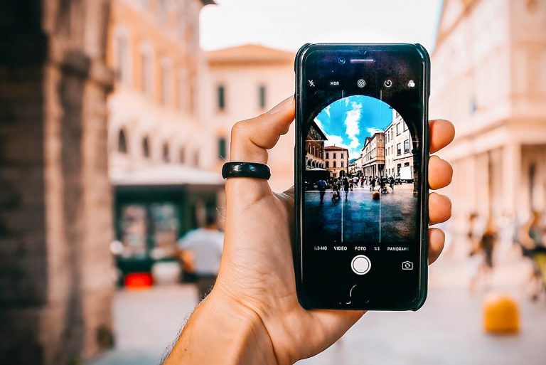 Nyaralás iPhone-nal: Figyeljünk a telefonunk biztonságára is!
