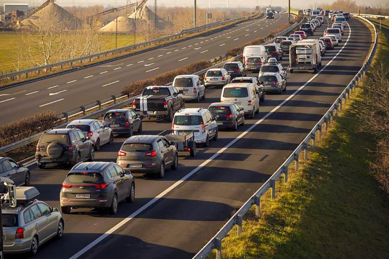 Utasbiztosítás: Itt a nyár, itt a lazítás, megindul az ország