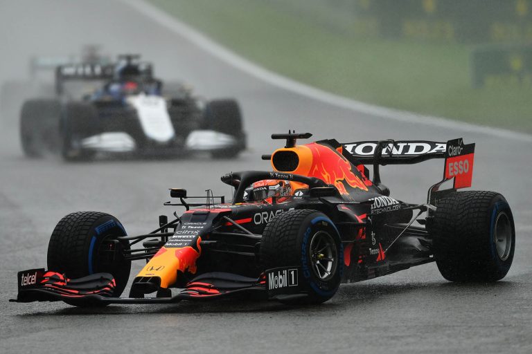 Belga Nagydíj: Betett az időjárás a futamnak, Max Verstappen nyert