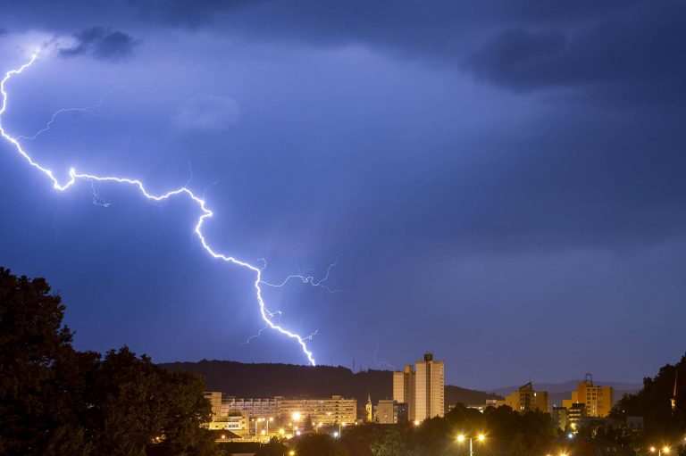 Országszerte lehetnek zivatarok hétfőn